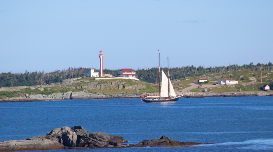 Ship, sea, lighthouse.