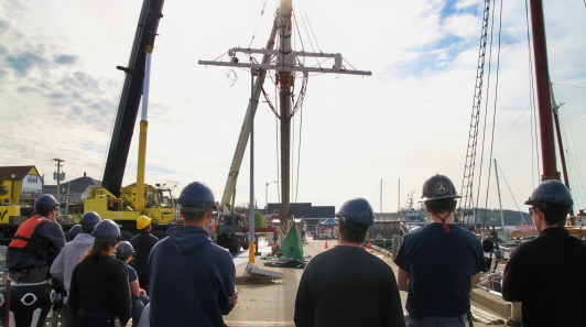 Pulling, stepping and raising masts